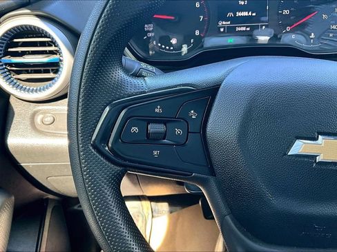 Used 2024 Chevrolet Trax LS w/ LS Convenience Package FWD image 10