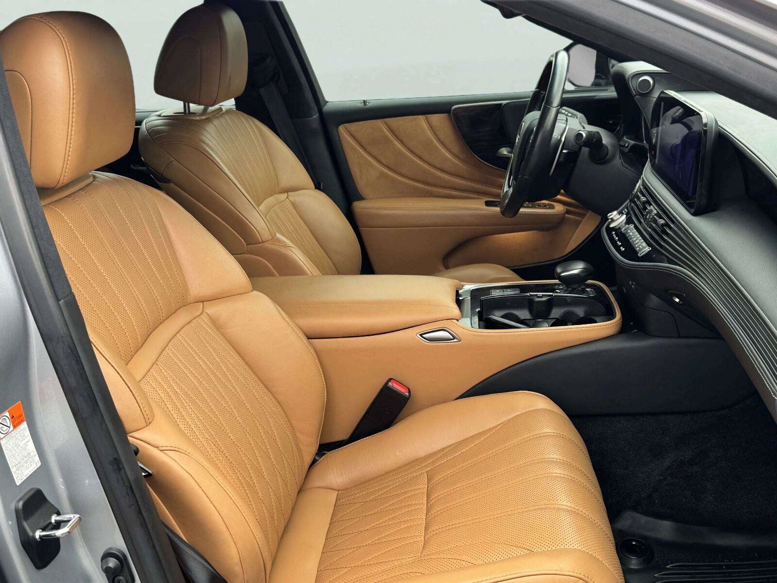 Used 2023 Lexus LS 500 w/ Interior Upgrade Package RWD image 40