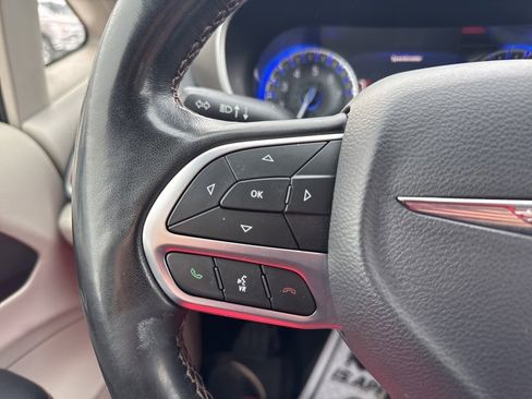 Used 2020 Chrysler Pacifica Touring-L Plus image 12