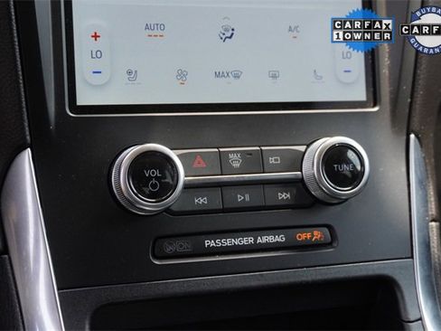 Used 2024 Ford Edge Titanium image 25