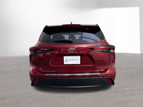 Used 2024 Toyota Highlander XLE image 34