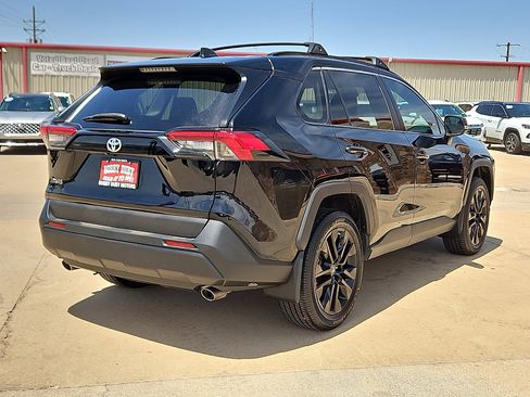 Used 2019 Toyota RAV4 XLE Premium FWD image 3