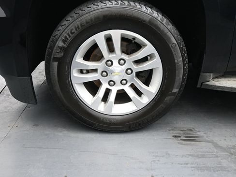 Used 2015 Chevrolet Suburban LT image 12