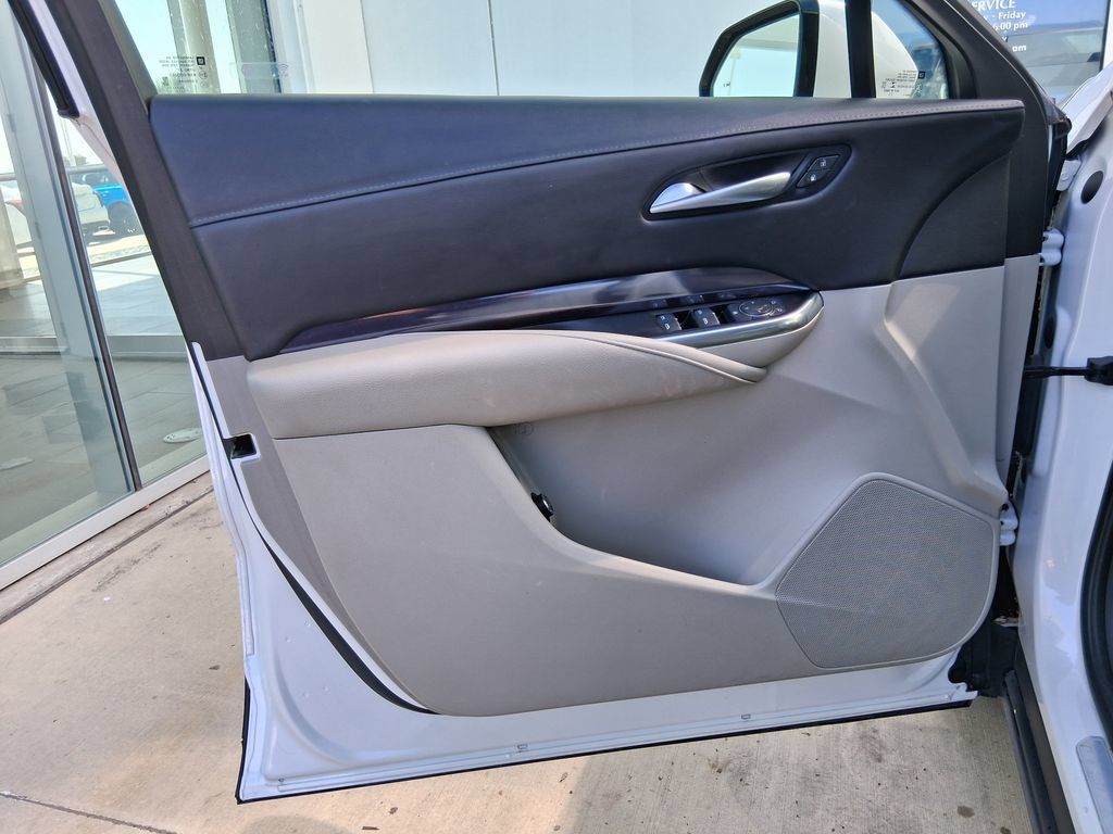 Used 2023 Cadillac XT4 Luxury FWD image 16