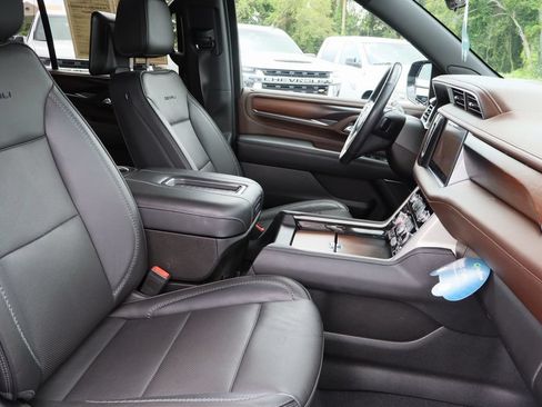 Certified 2021 GMC Yukon Denali w/ Denali Ultimate Package AWD/4WD image 35