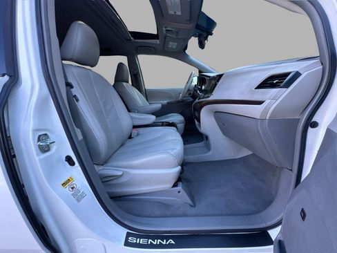 Used 2011 Toyota Sienna XLE w/ XLE Navigation Pkg FWD image 85
