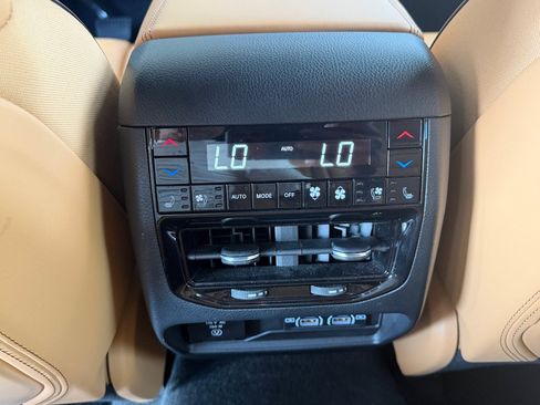 Used 2022 Jeep Grand Cherokee Summit AWD/4WD image 27