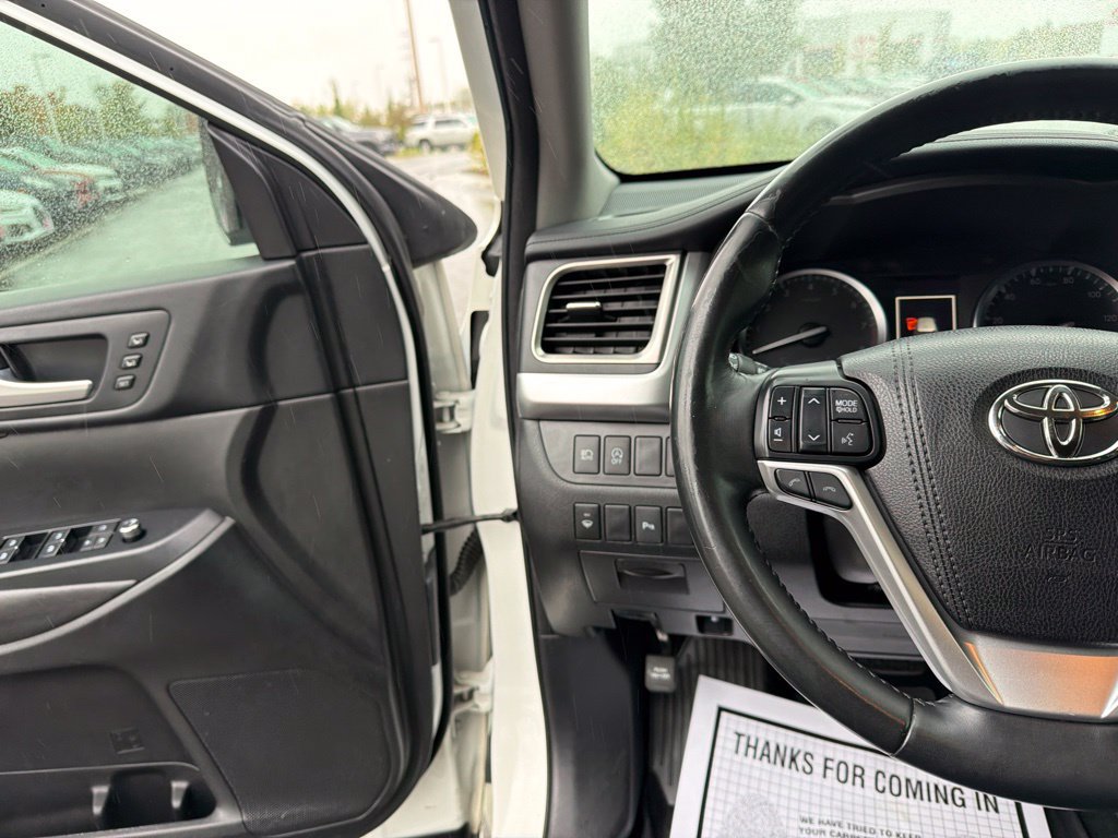 Used 2018 Toyota Highlander Limited AWD/4WD image 26