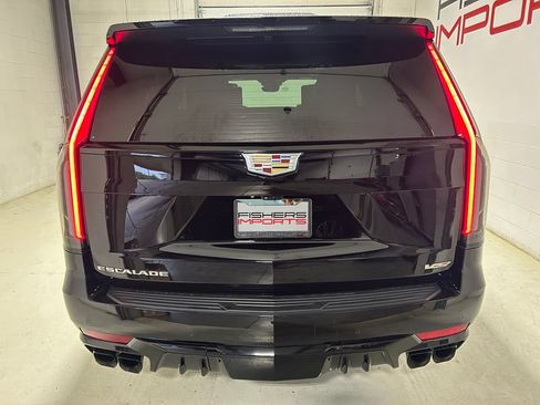 Used 2023 Cadillac Escalade ESV V AWD/4WD image 6