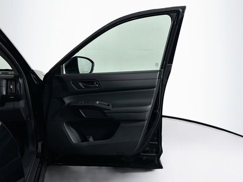 Used 2024 Nissan Pathfinder S image 30