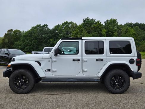 Used 2019 Jeep Wrangler Unlimited Sahara AWD/4WD image 2