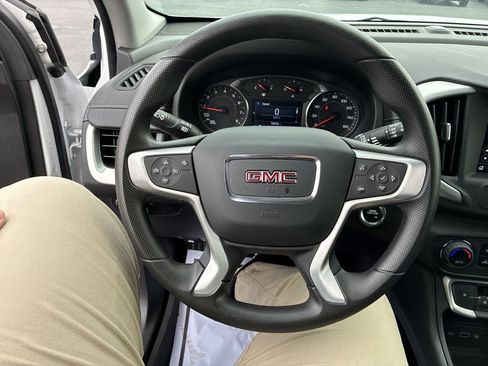 Used 2024 GMC Terrain SLE w/ Driver Convenience Package FWD image 14