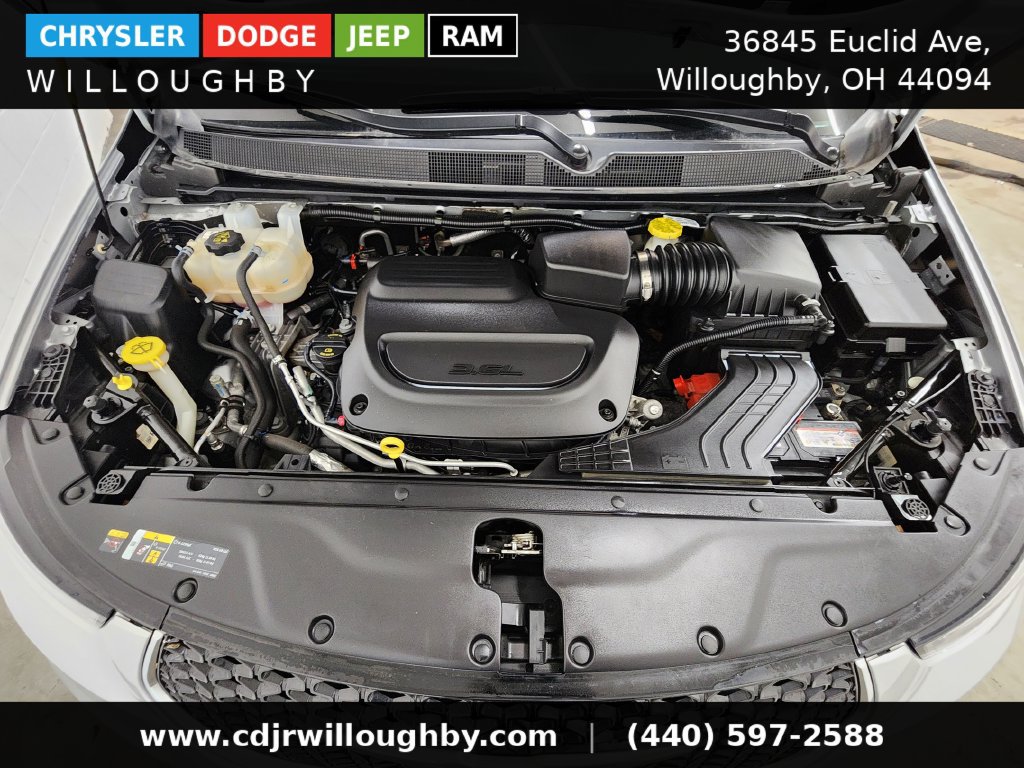 Used 2024 Chrysler Pacifica Touring-L FWD image 39