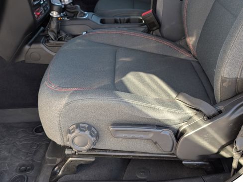 Used 2025 Jeep Gladiator Rubicon AWD/4WD image 12