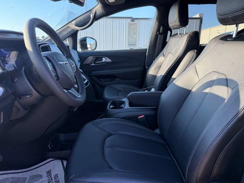 New 2026 Chrysler Voyager LX FWD image 13