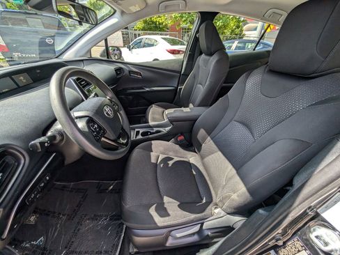 Used 2021 Toyota Prius LE image 15
