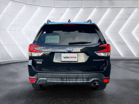 Used 2022 Subaru Forester Premium image 5