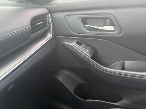 Used 2024 Nissan Rogue SV FWD image 29