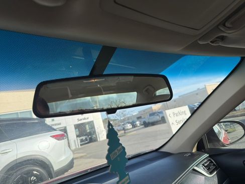 Used 2014 Toyota Camry LE image 18