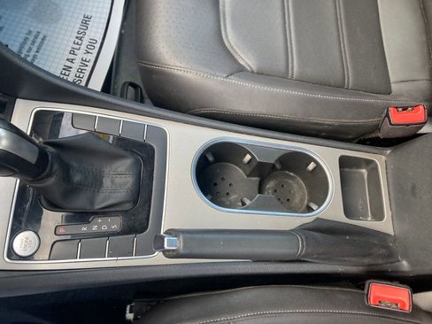 Used 2022 Volkswagen Passat 2.0T SE image 30