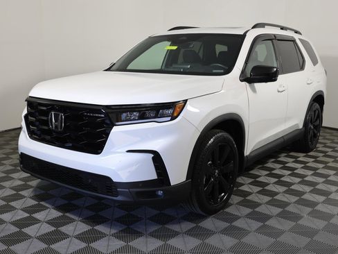 Used 2025 Honda Pilot Black Edition image 1