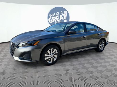 Certified 2025 Nissan Altima 2.5 S image 3