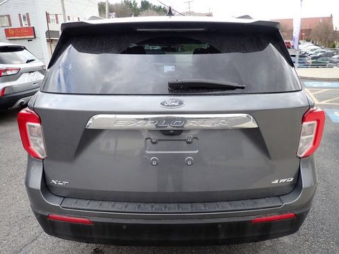 Certified 2022 Ford Explorer XLT image 4