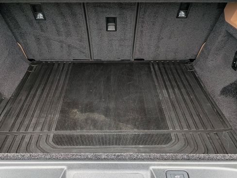 Used 2025 Land Rover Range Rover SE AWD/4WD image 10