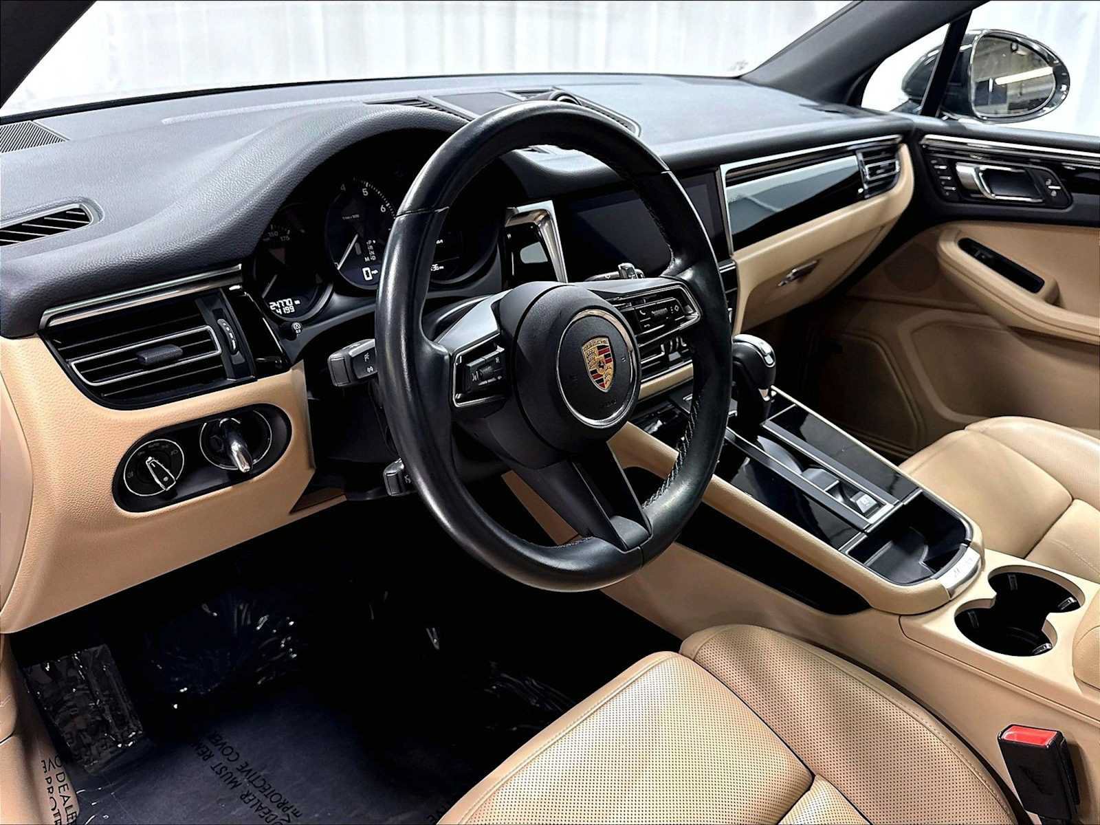 Used 2024 Porsche Macan AWD/4WD image 7