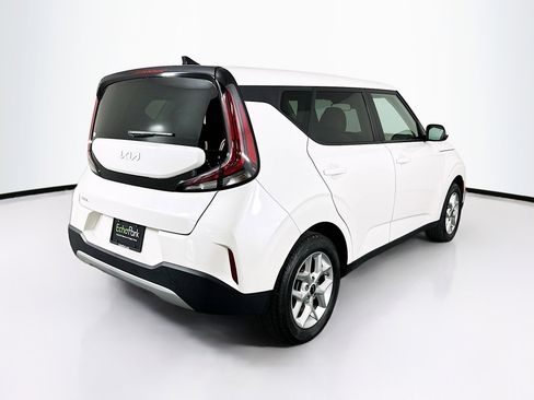 Used 2025 Kia Soul LX w/ LX Technology Package FWD image 9