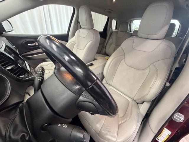 Used 2019 Jeep Cherokee Limited AWD/4WD image 5