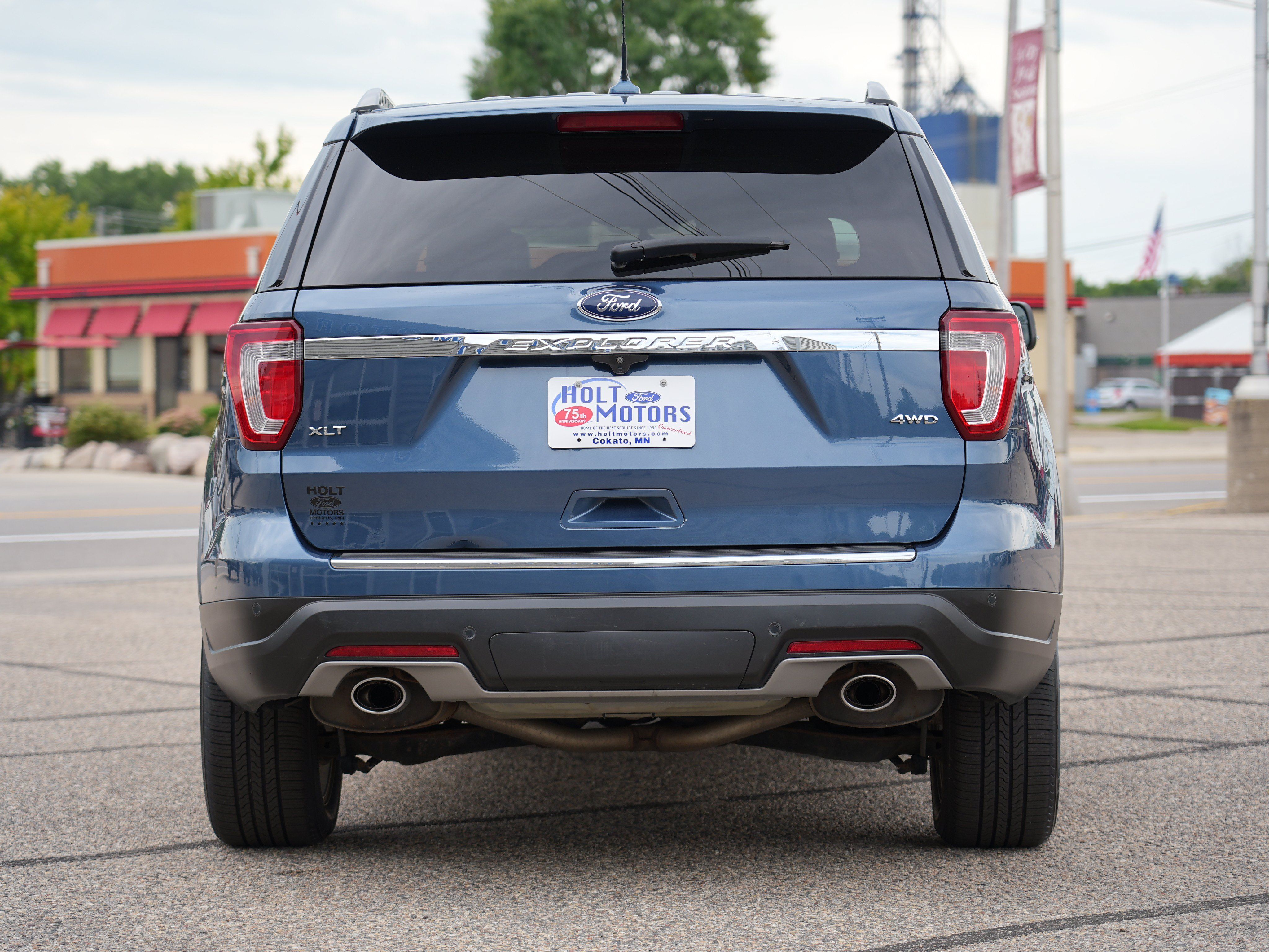 Used 2018 Ford Explorer XLT w/ Equipment Group 202A AWD/4WD image 4