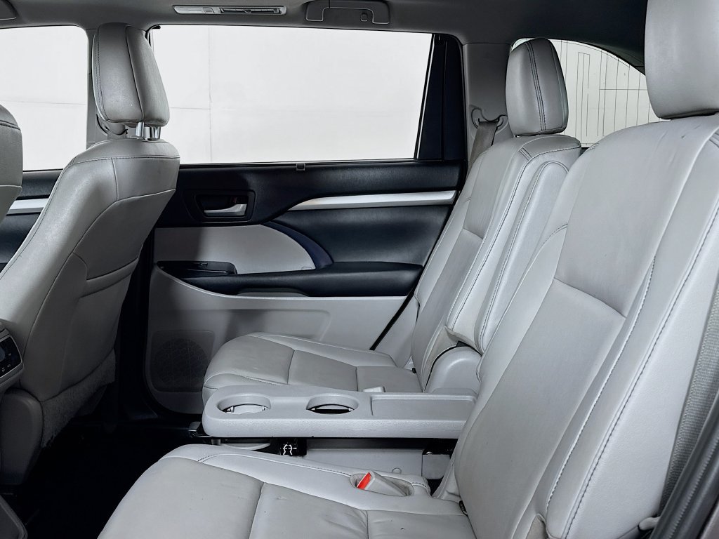 Used 2019 Toyota Highlander XLE AWD/4WD image 12