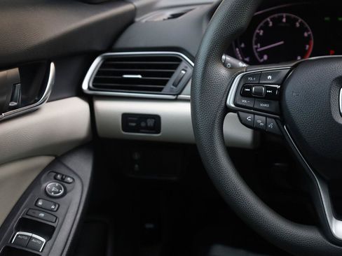 Used 2018 Honda Accord LX image 31
