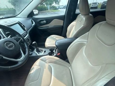 Used 2016 Jeep Cherokee Limited w/ Trailer Tow Group AWD/4WD image 2