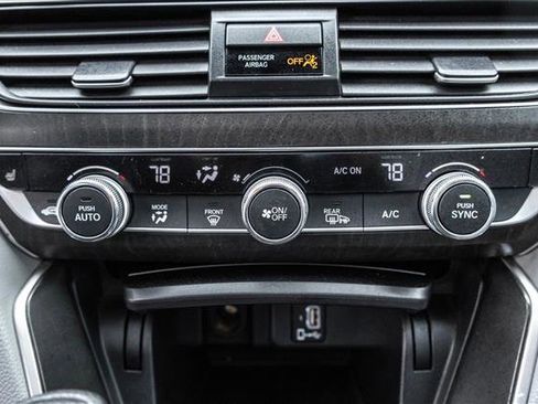 Used 2018 Honda Accord EX image 17