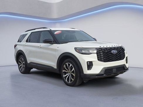 Certified 2025 Ford Explorer ST-Line w/ Premium Package RWD image 2