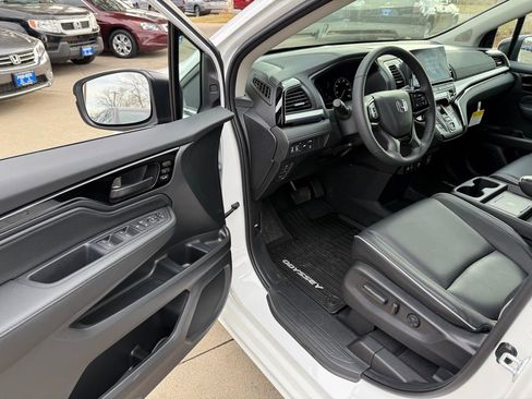 Certified 2026 Honda Odyssey Touring image 13