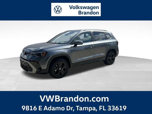 New 2026 Volkswagen Taos SE image 1