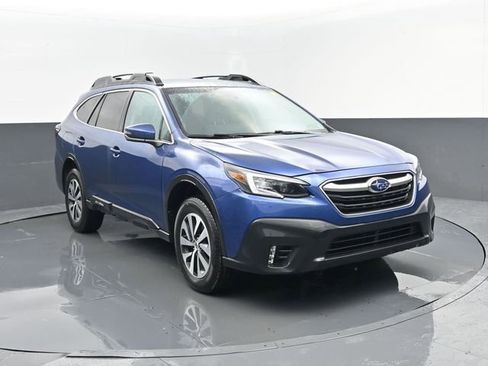 Used 2020 Subaru Outback Premium AWD/4WD image 3