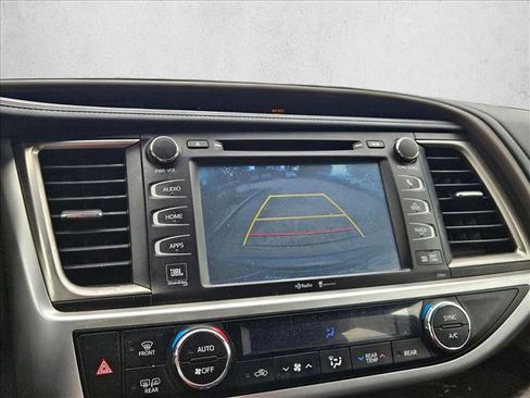 Used 2014 Toyota Highlander Limited image 19
