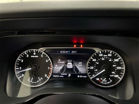 Used 2022 Nissan Pathfinder SV w/ SV Black Package image 12