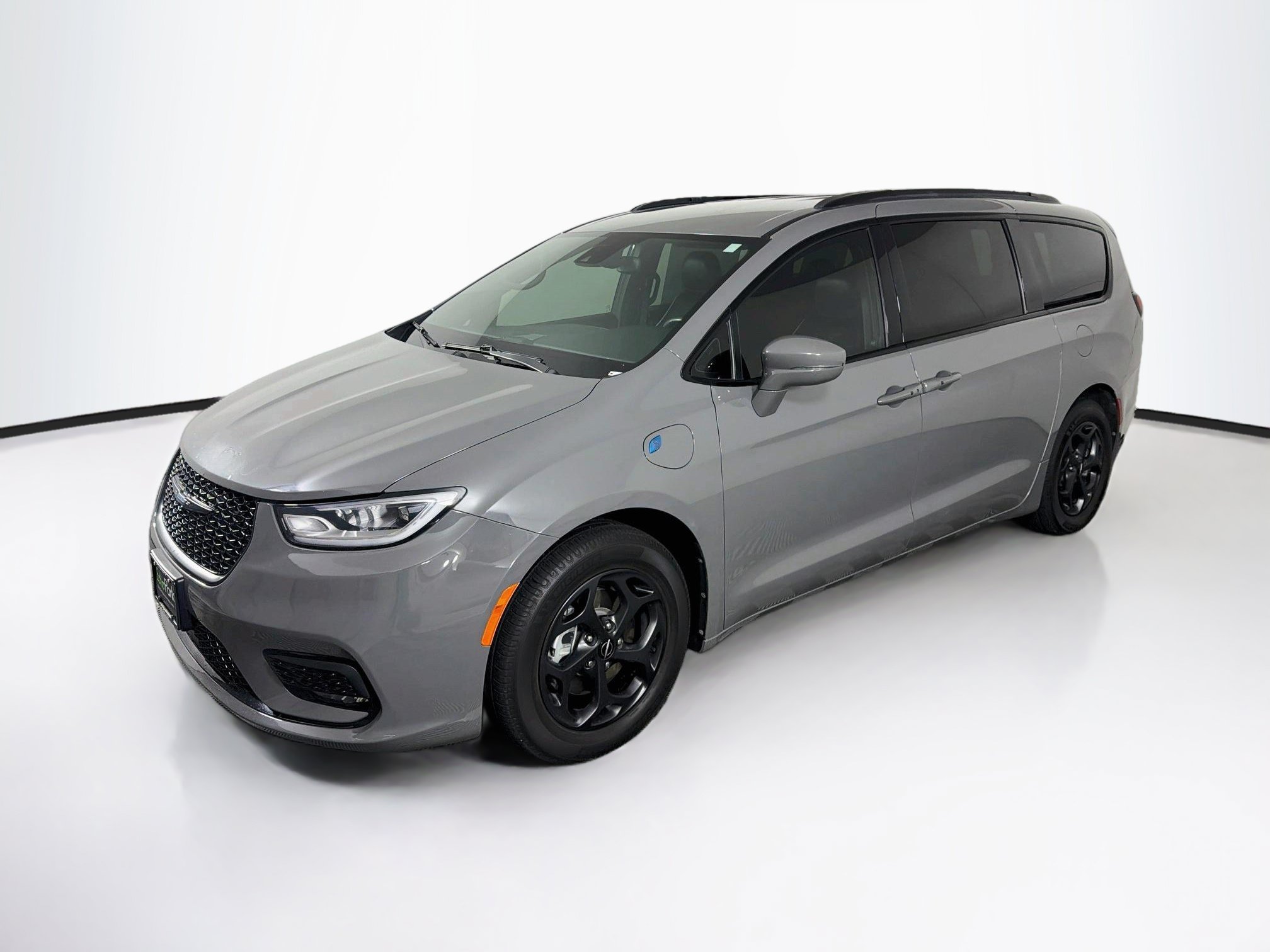 Used 2021 Chrysler Pacifica Limited w/ Uconnect Theater Family Group FWD image 3