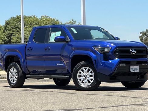 Certified 2025 Toyota Tacoma SR5 AWD/4WD image 2