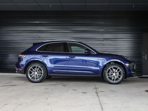 Certified 2025 Porsche Macan AWD/4WD image 8