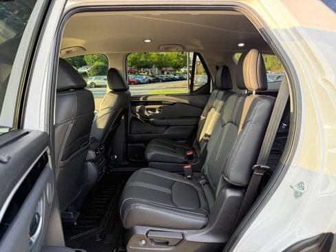 Used 2025 Honda Pilot EX-L image 28