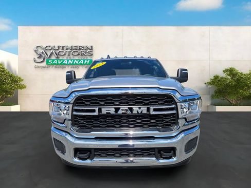 Used 2024 RAM 3500 Tradesman w/ Chrome Appearance Group AWD/4WD image 8
