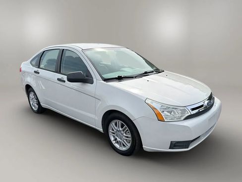 Used 2011 Ford Focus SE image 3