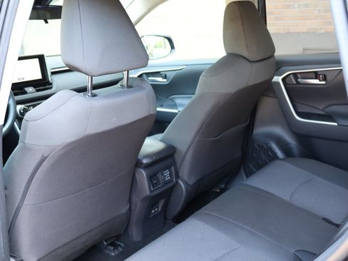 Used 2025 Toyota RAV4 XLE FWD image 14