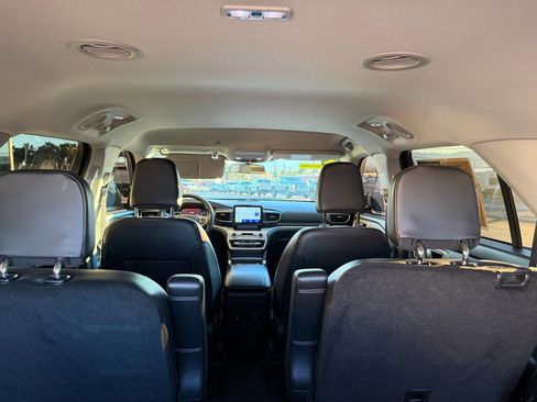 Used 2022 Ford Explorer XLT w/ Equipment Group 202A image 28